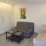 White 11 Aparthotel