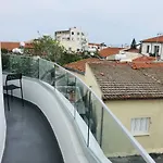 White 11 Aparthotel 4*
