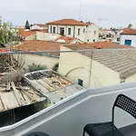 White 11 Aparthotel