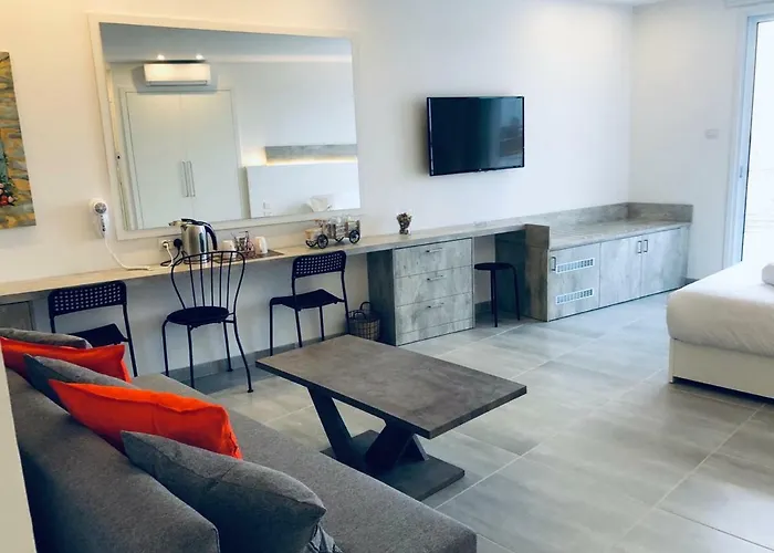 White 11 Aparthotel 4*