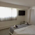 White 11 Aparthotel