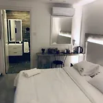 Aparthotel White 11 4*