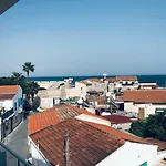 White 11 Aparthotel