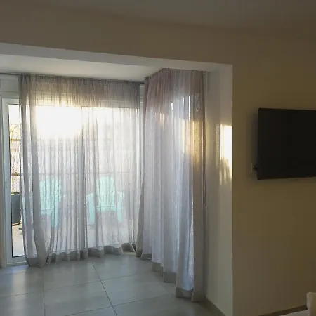 White 11 Апарт-отель Ларнака