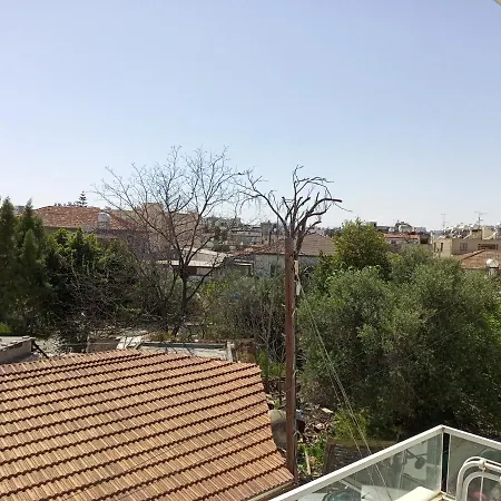 White 11 4* لارنكا