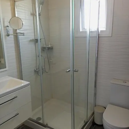 White 11 4* Ларнака