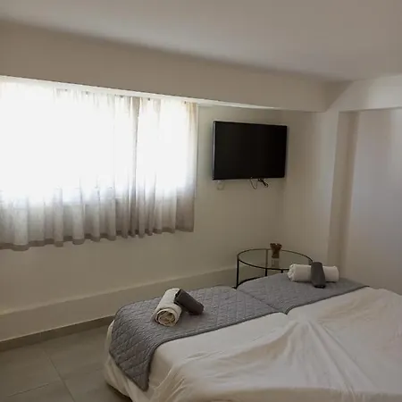 White 11 Aparthotel