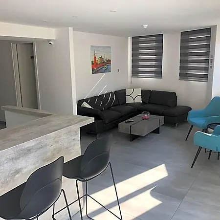 White 11 4* Larnaca