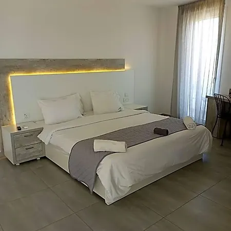White 11 Apart Otel Larnaca