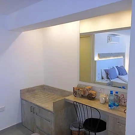 White 11 Aparthotel 4*