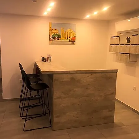 White 11 Apart Otel Larnaca