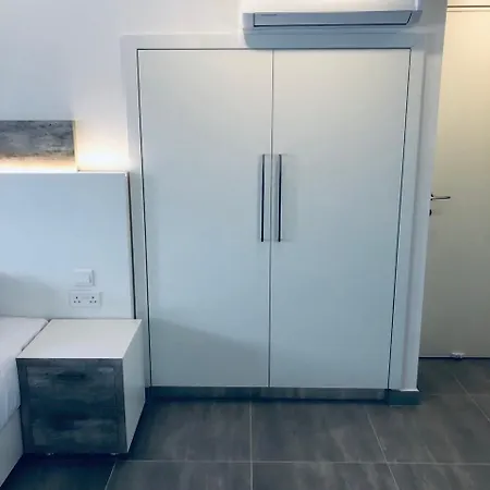 White 11 Apart Otel Larnaca
