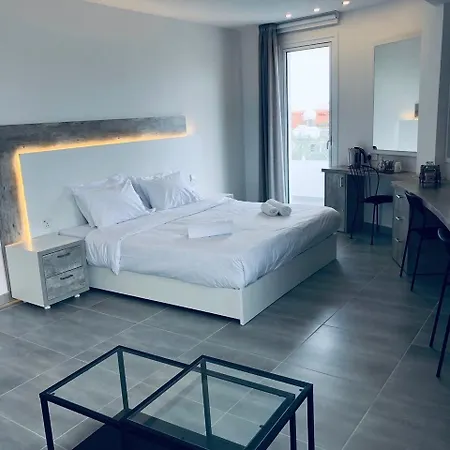 White 11 4* Larnaca