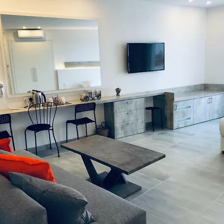 White 11 מלון דירות 4*