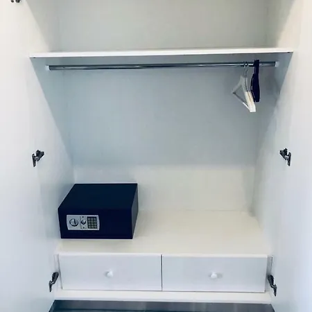 White 11 4*