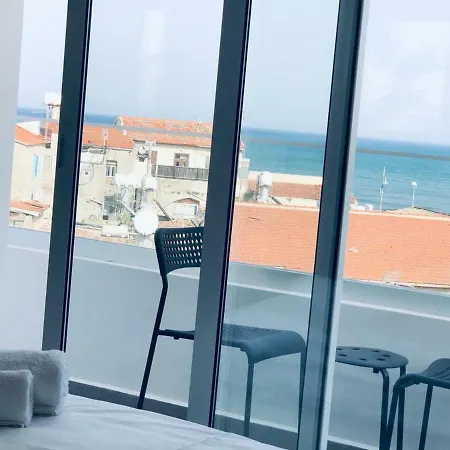 White 11 Aparthotel