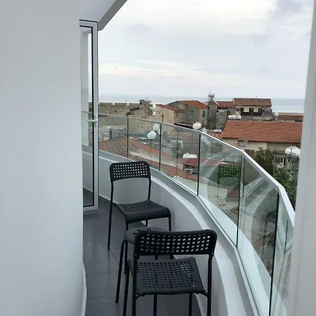 White 11 Aparthotel