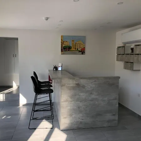 White 11 Апарт-отель Ларнака