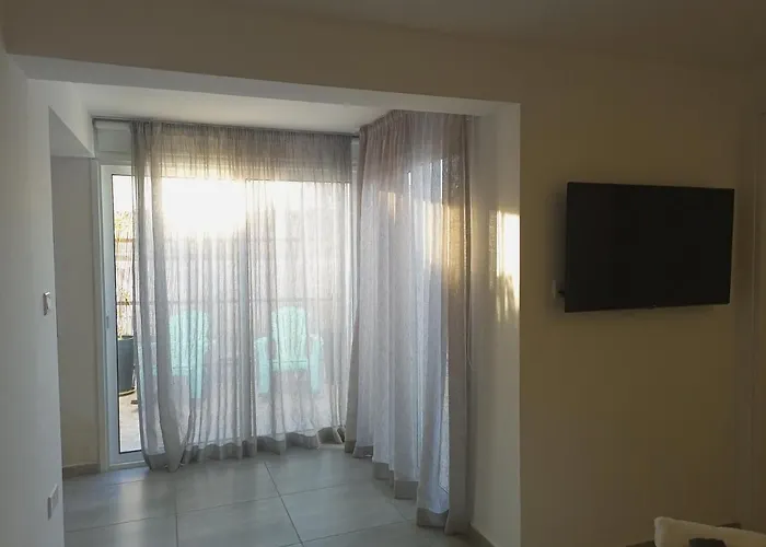 White 11 Apart-hotel Larnaca