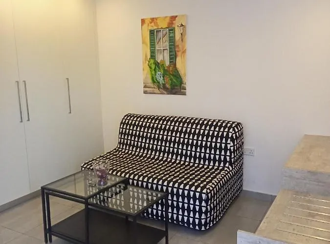 White 11 Apart-hotel