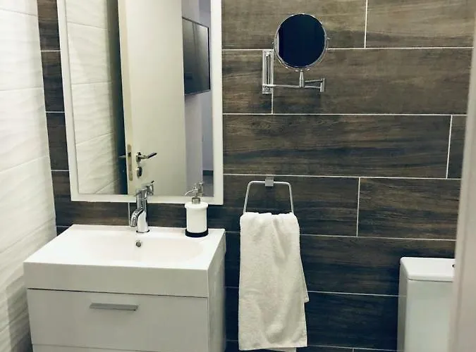 White 11 شقة فندقية لارنكا