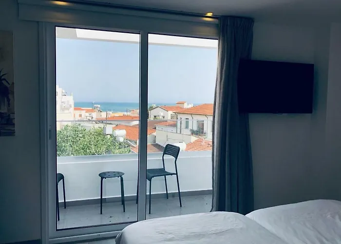 White 11 لارنكا