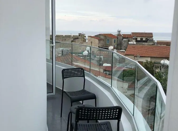 White 11 Apart-hotel