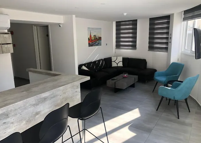 White 11 Apart-hotel