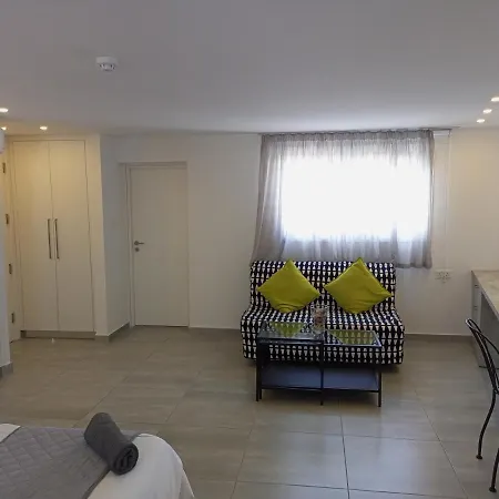 White 11 公寓式酒店