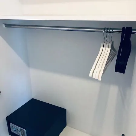 公寓式酒店 White 11 拉纳卡