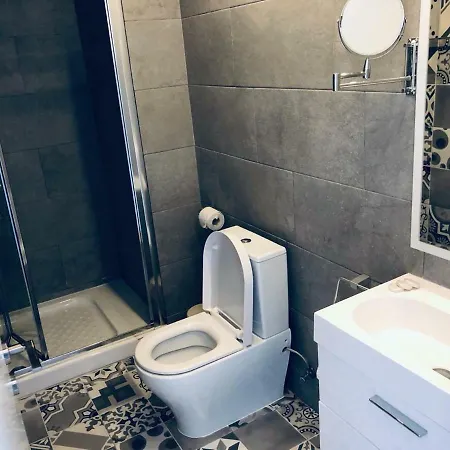 公寓式酒店 White 11 拉纳卡